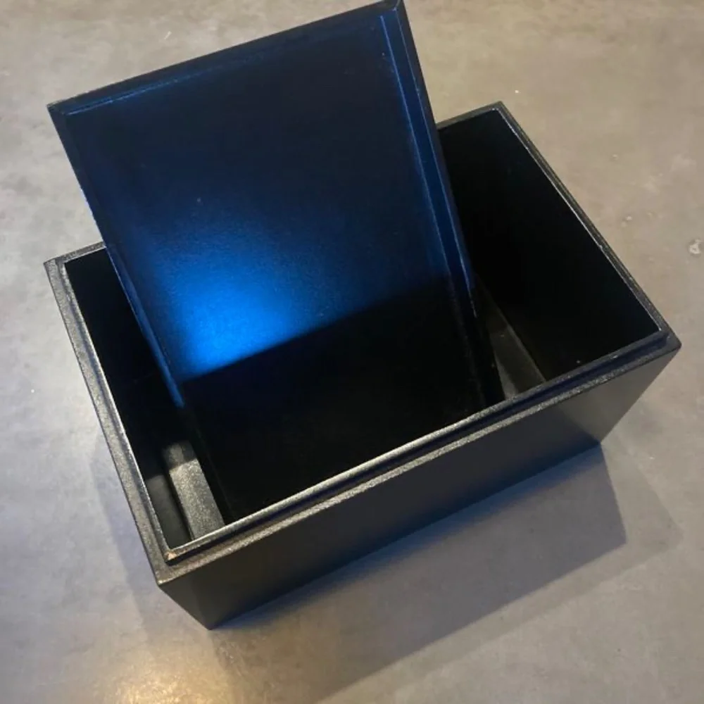 Little Black Box approx. 5x5x9 - Picture 2 of 2